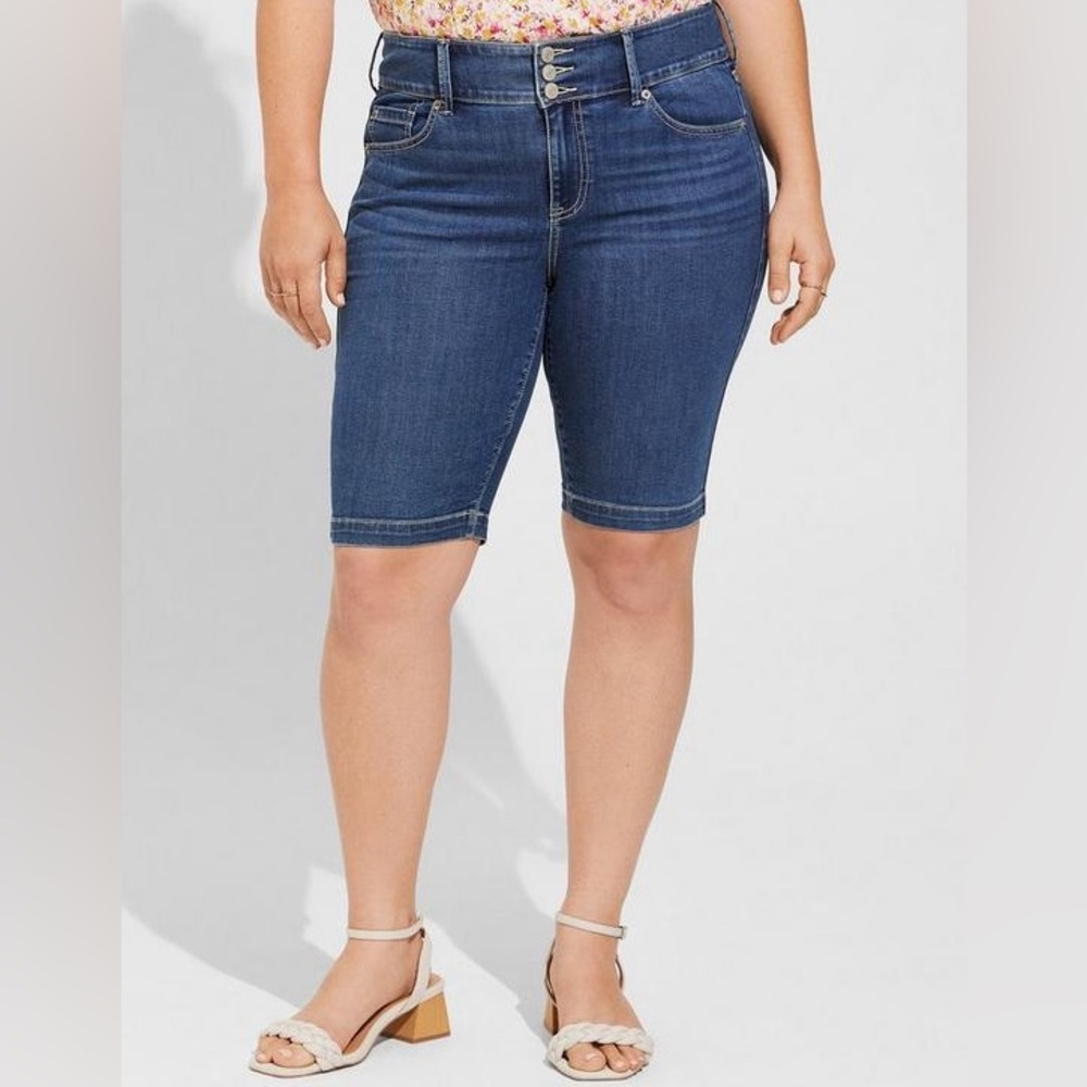 Torrid Bermuda Jegging Shorts Sz 28 Super Soft High Rise Stretch